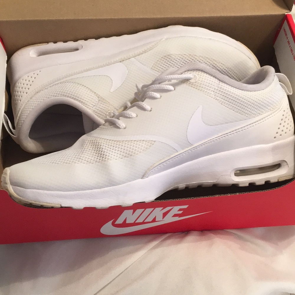 White air max Thea